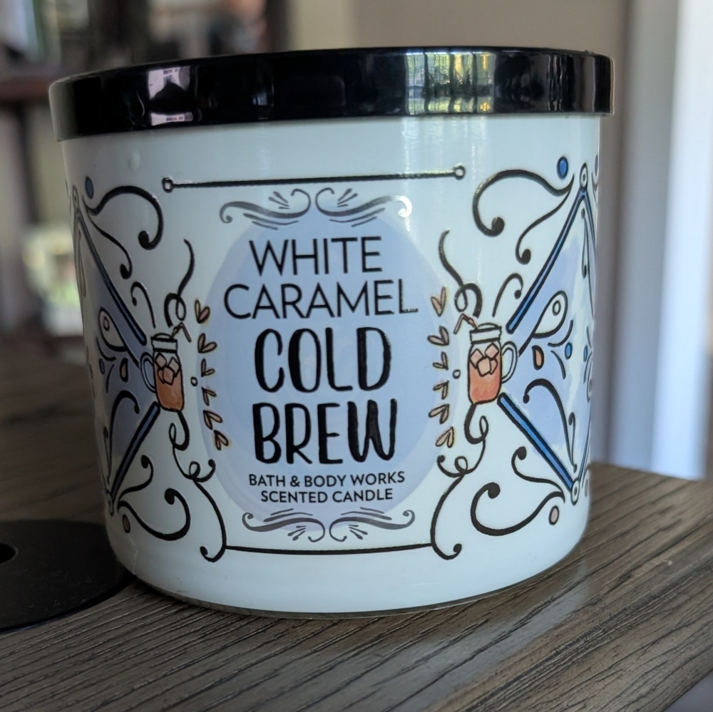 Bath & BBW 3-wick candle In White Caramel Cold brew New